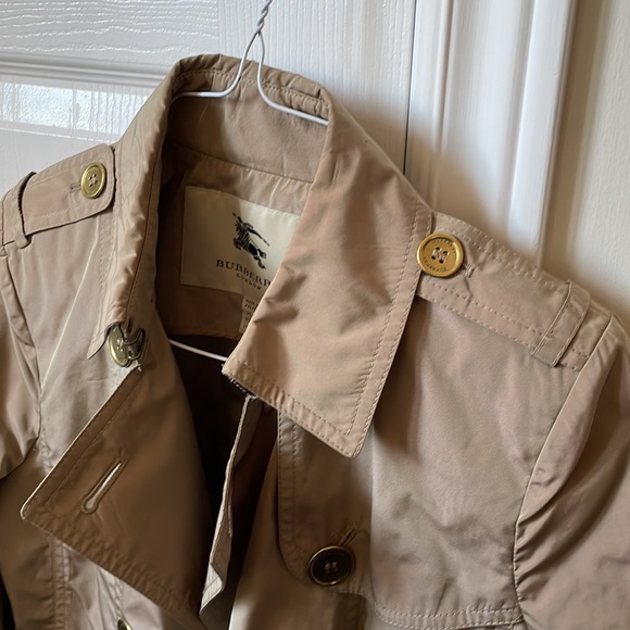 Womens/teen Burberry short trench jacket - Picture 5 of 8